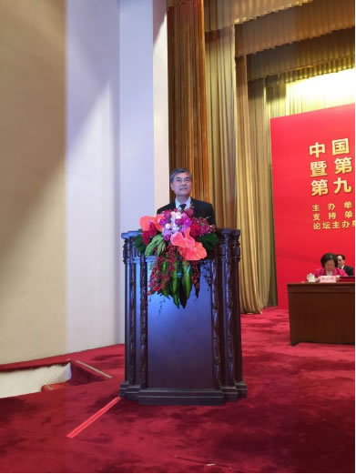 大會主席團兩主席之一、潘云鶴院士宣讀了國務(wù)院總理李克強對發(fā)明協(xié)會工作的重要批示